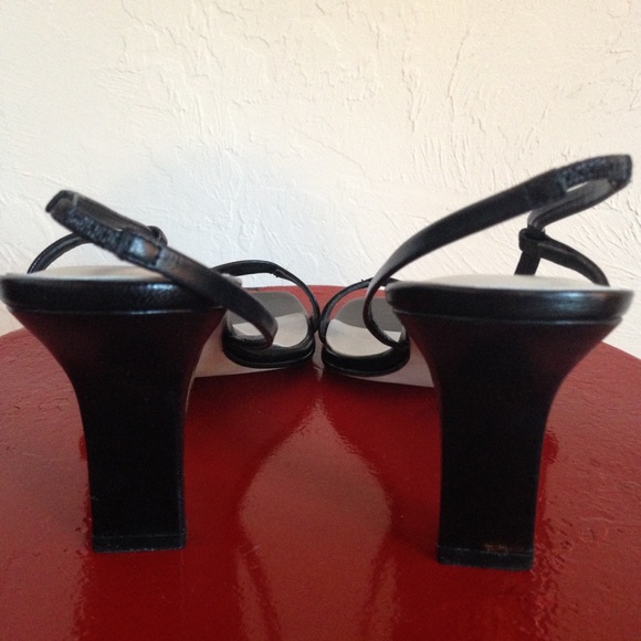 Karen Scott black strappy heels - Picture 3 of 4